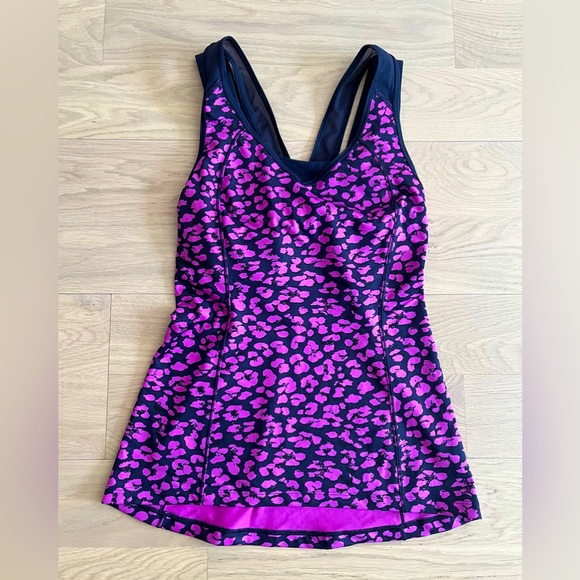 Lululemon workout tank top with built in adjustable band shelf bra - Picture 2 of 5